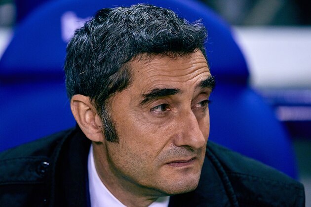 VALENCIA, SPAIN - DECEMBER 16: Ernesto Valverde head coach of FC Barcelona looks on prior the La Liga match between Levante UD and FC Barcelona at Ciutat de Valencia on December 16, 2018 in Valencia, Spain. (Photo by David Aliaga/MB Media/Getty Images)
