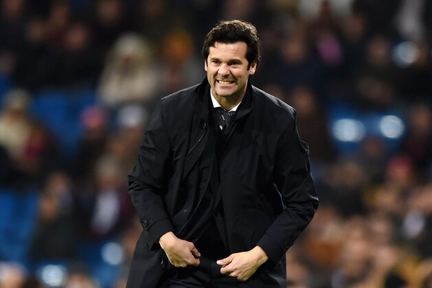 MADRID, SPAIN - DECEMBER 15:  Santiago Solari, Manager of Real Madrid looks on during the La Liga match between Real Madrid CF and Rayo Vallecano de Madrid at Estadio Santiago Bernabeu on December 15, 2018 in Madrid, Spain.  (Photo by Denis Doyle/Getty Images)