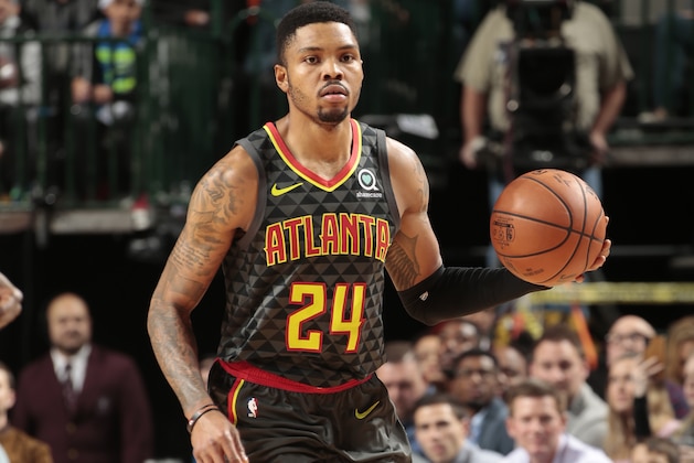 DALLAS, TX - DECEMBER 12:  Kent Bazemore #24 of the Atlanta Hawks brings the ball up the court against the Dallas Mavericks on December 12, 2018 at the American Airlines Center in Dallas, Texas. NOTE TO USER: User expressly acknowledges and agrees that, by downloading and or using this photograph, User is consenting to the terms and conditions of the Getty Images License Agreement. Mandatory Copyright Notice: Copyright 2018 NBAE (Photo by Glenn James/NBAE via Getty Images)