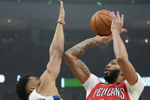 New Orleans Pelicans' Anthony Davis shoots over Milwaukee Bucks' Giannis Antetokounmpo during the first half of an NBA basketball game Wednesday, Dec. 19, 2018, in Milwaukee. (AP Photo/Morry Gash)