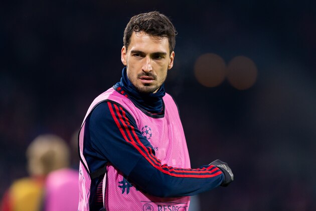 AMSTERDAM, NETHERLANDS - DECEMBER 12: Mats Hummels of Bayern Muenchen looks on during the UEFA Champions League Group E match between Ajax and FC Bayern Muenchen at Johan Cruyff Arena on December 12, 2018 in Amsterdam, Netherlands. (Photo by TF-Images/TF-Images via Getty Images)