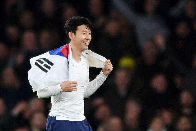 LONDON, ENGLAND - DECEMBER 19:  Heung-Min Son of Tottenham Hotspur holds a South-Korean flag after the Carabao Cup Quarter Final match between Arsenal and Tottenham Hotspur at Emirates Stadium on December 19, 2018 in London, United Kingdom.  (Photo by Shaun Botterill/Getty Images)