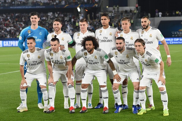 ABU DHABI, UNITED ARAB EMIRATES - DECEMBER 19: Players of Real Madrid line up for the team photo prior to the match between Kashima Antlers and Real Madrid on December 19, 2018 in Abu Dhabi, United Arab Emirates. (Photo by Etsuo Hara/Getty Images)