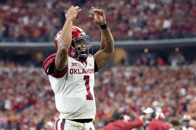 Oklahoma quarterback Kyler Murray (1) celebrates after throwing a touchdown pass to tight end Grant Calcaterra at the end of the first half of the Big 12 Conference championship NCAA college football game against Texas on Saturday, Dec. 1, 2018, in Arlington, Texas. (AP Photo/Jeffrey McWhorter)