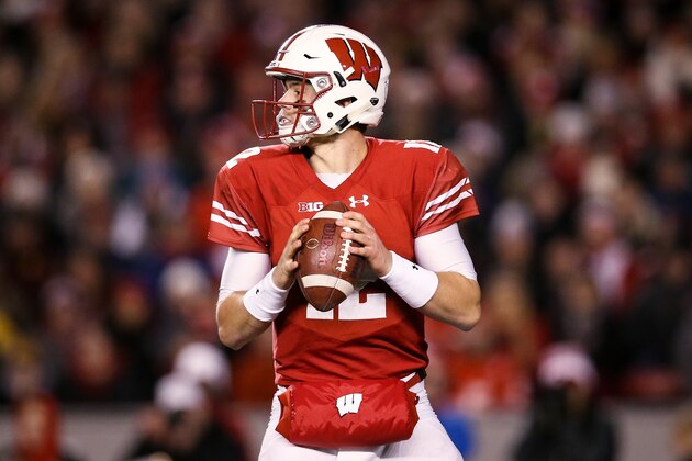 MADISON, WISCONSIN - NOVEMBER 24:  Alex Hornibrook #12 of the Wisconsin Badgers drops back to pass in the third quarter against the Minnesota Golden Gophers at Camp Randall Stadium on November 24, 2018 in Madison, Wisconsin. (Photo by Dylan Buell/Getty Images)