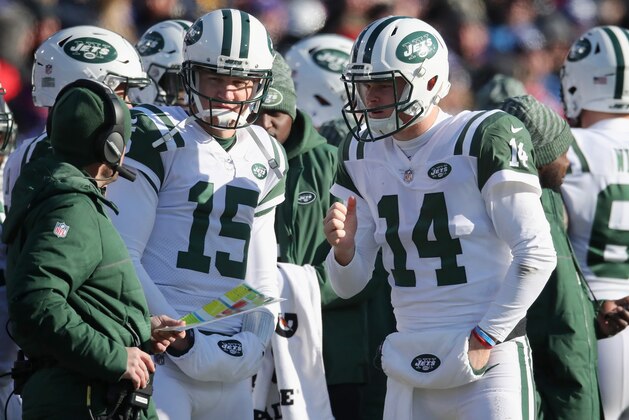 BUFFALO, NY - DECEMBER 09: Offensive coordinator and quarterbacks coach Jeremy Bates of the New York Jets talks to Josh McCown #15 and Sam Darnold #14 during NFL game action against the Buffalo Bills at New Era Field on December 9, 2018 in Buffalo, New York. (Photo by Tom Szczerbowski/Getty Images)