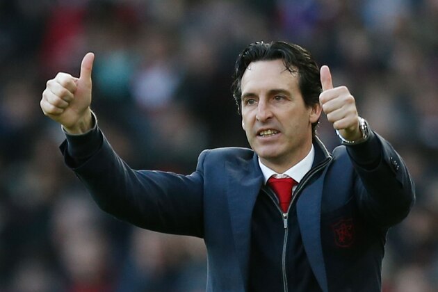 Arsenal's Spanish head coach Unai Emery gestures on the touchline during the English Premier League football match between Arsenal and Burnley at the Emirates Stadium in London on December 22, 2018. (Photo by Ian KINGTON / AFP) / RESTRICTED TO EDITORIAL USE. No use with unauthorized audio, video, data, fixture lists, club/league logos or 'live' services. Online in-match use limited to 120 images. An additional 40 images may be used in extra time. No video emulation. Social media in-match use limited to 120 images. An additional 40 images may be used in extra time. No use in betting publications, games or single club/league/player publications. /         (Photo credit should read IAN KINGTON/AFP/Getty Images)