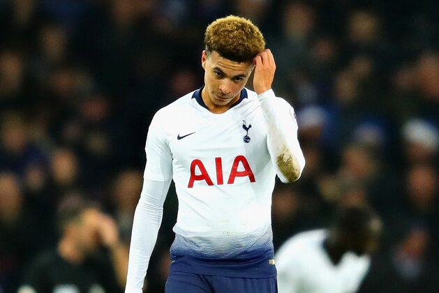 LIVERPOOL, ENGLAND - DECEMBER 23: Dele Alli of Tottenham Hotspur looks on during the Premier League match between Everton FC and Tottenham Hotspur at Goodison Park on December 23, 2018 in Liverpool, United Kingdom.  (Photo by Chris Brunskill/Fantasista/Getty Images)