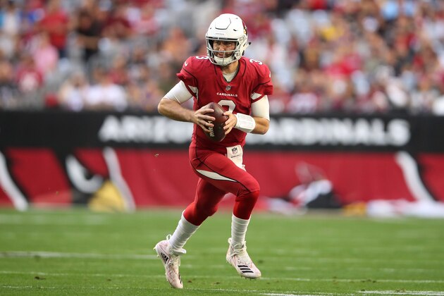 GLENDALE, ARIZONA - DECEMBER 23: Josh Rosen #3 of the Arizona Cardinals looks to make a pass in the first half of the NFL game against the Los Angeles Rams at State Farm Stadium on December 23, 2018 in Glendale, Arizona. (Photo by Christian Petersen/Getty Images)