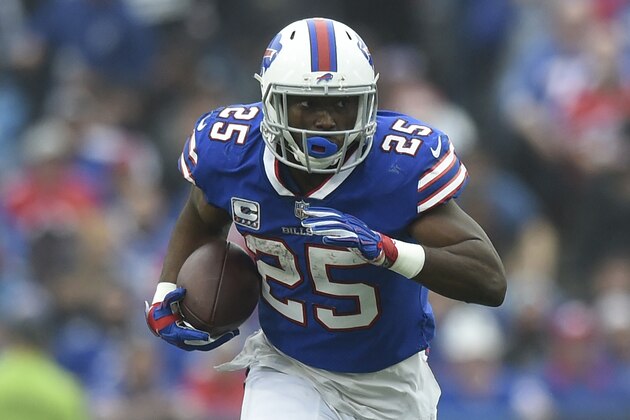 BUFFALO, NY - OCTOBER 07: Running back LeSean McCoy #25 of the Buffalo Bills carries the ball in the second quarter against the Tennessee Titans at New Era Field on October 7, 2018 in Buffalo, New York. (Photo by Patrick McDermott/Getty Images)