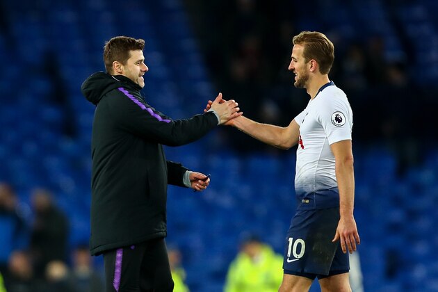 LIVERPOOL, ENGLAND - DECEMBER 23: Mauricio Pochettino head coach / manager of Tottenham Hotspur and Harry Kane of Tottenham Hotspur  during the Premier League match between Everton FC and Tottenham Hotspur at Goodison Park on December 23, 2018 in Liverpool, United Kingdom. (Photo by Robbie Jay Barratt - AMA/Getty Images)