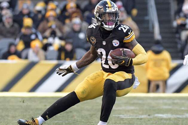 Pittsburgh Steelers running back Le'Veon Bell carries the ball against the Jacksonville Jaguars during the second half of an NFL divisional football AFC playoff game in Pittsburgh, Sunday, Jan. 14, 2018. (AP Photo/Don Wright)