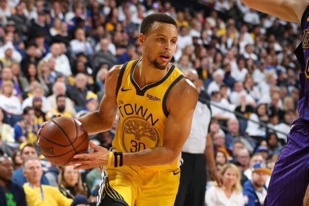 OAKLAND, CA - DECEMBER 25: Stephen Curry #30 of the Golden State Warriors drives to the basket against the Los Angeles Lakers on December 25, 2018 at ORACLE Arena in Oakland, California. NOTE TO USER: User expressly acknowledges and agrees that, by downloading and or using this photograph, user is consenting to the terms and conditions of Getty Images License Agreement. Mandatory Copyright Notice: Copyright 2018 NBAE (Photo by David Sherman/NBAE via Getty Images)