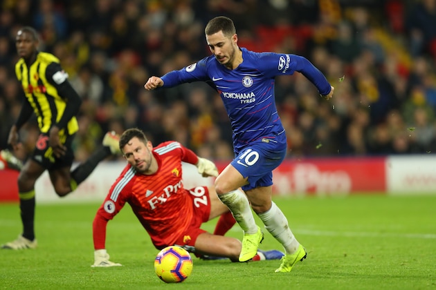 WATFORD, ENGLAND - DECEMBER 26:  Eden Hazard of Chelsea runs to score his team's first goal past Ben Foster of Watford during the Premier League match between Watford FC and Chelsea FC at Vicarage Road on December 26, 2018 in Watford, United Kingdom.  (Photo by Warren Little/Getty Images)