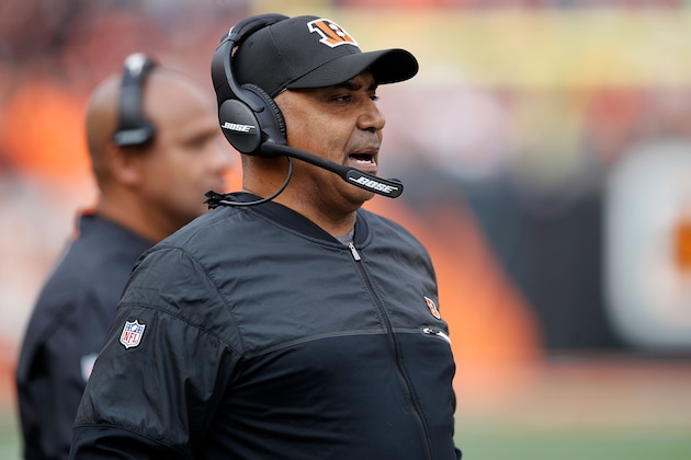 CINCINNATI, OH - NOVEMBER 25:  Head coach Marvin Lewis of the Cincinnati Bengals calls a play during the second quarter of the game agains the Cleveland Browns at Paul Brown Stadium on November 25, 2018 in Cincinnati, Ohio. (Photo by Joe Robbins/Getty Images)