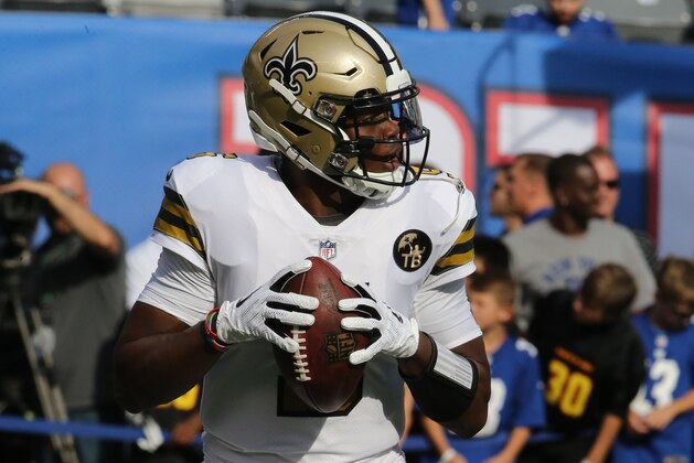EAST RUTHERFORD, NEW JERSEY - SEPTEMBER 30: Quarterback Teddy Bridgewater #5 of the New Orleans Saints warms up before the game against the New York Giants during their game at MetLife Stadium on September 30, 2018 in East Rutherford, New Jersey. (Photo by Al Pereira/Getty Images)