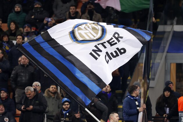 MILAN, ITALY - DECEMBER 11: Supporters od Inter Milan during the UEFA Champions League  match between Internazionale v PSV at the San Siro on December 11, 2018 in Milan Italy (Photo by Edwin van Zandvoort/Soccrates/Getty Images)