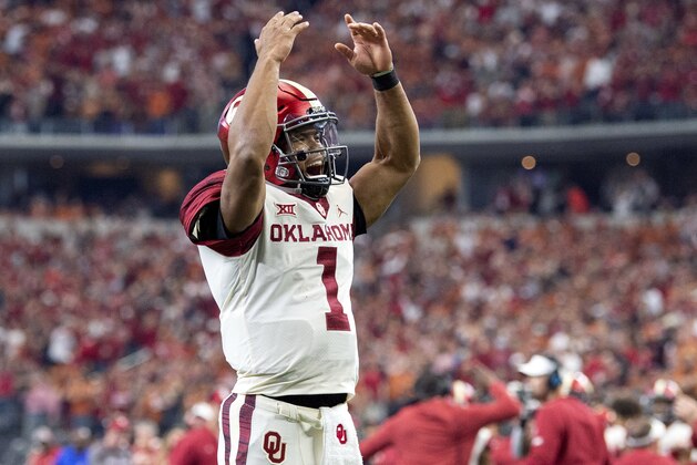 Oklahoma quarterback Kyler Murray (1) celebrates after throwing a touchdown pass to tight end Grant Calcaterra at the end of the first half of the Big 12 Conference championship NCAA college football game against Texas on Saturday, Dec. 1, 2018, in Arlington, Texas. (AP Photo/Jeffrey McWhorter)