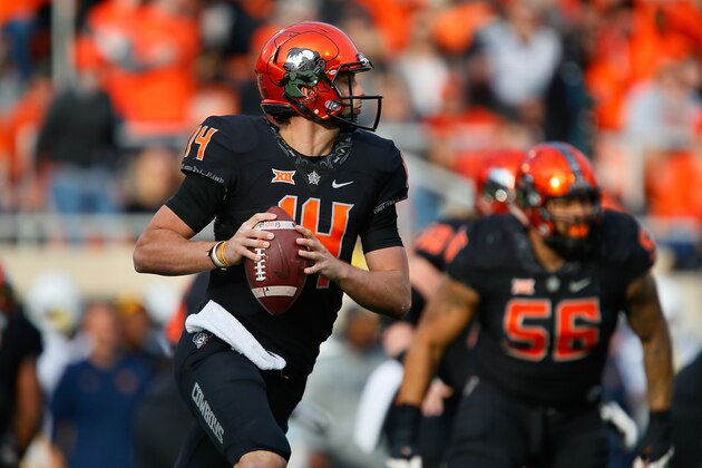 STILLWATER, OK - NOVEMBER 17:  Quarterback Taylor Cornelius #14 of the Oklahoma State Cowboys looks for a receiver against the West Virginia Mountaineers in the second quarter on November 17, 2018 at Boone Pickens Stadium in Stillwater, Oklahoma.  Oklahoma State won 45-41. (Photo by Brian Bahr/Getty Images)