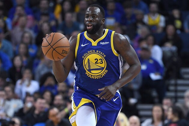 OAKLAND, CA - DECEMBER 22:  Draymond Green #23 of the Golden State Warriors dribbles the ball up court against the Dallas Mavericks during an NBA basketball game at ORACLE Arena on December 22, 2018 in Oakland, California. NOTE TO USER: User expressly acknowledges and agrees that, by downloading and or using this photograph, User is consenting to the terms and conditions of the Getty Images License Agreement.  (Photo by Thearon W. Henderson/Getty Images)