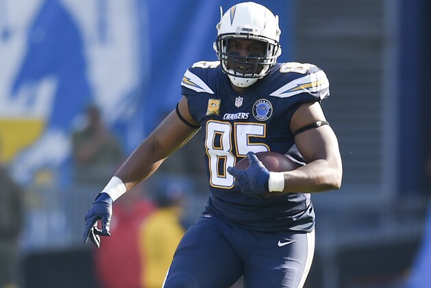 Los Angeles Chargers tight end Antonio Gates runs up the field after a catch during the second half of an NFL football game against the Denver Broncos Sunday, Nov. 18, 2018, in Carson, Calif. (AP Photo/Kelvin Kuo)