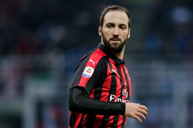 MILAN, ITALY - DECEMBER 22: Gonzalo Higuain of AC Milan during the Italian Serie A   match between AC Milan v Fiorentina at the San Siro on December 22, 2018 in Milan Italy (Photo by Erwin Spek/Soccrates/Getty Images)