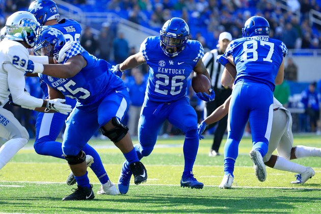 LEXINGTON, KY - NOVEMBER 17:  Benny Snell Jr #26 of the Kentucky Wildcats runs for a touchdown against the Middle Tennessee Blue Raiders at Commonwealth Stadium on November 17, 2018 in Lexington, Kentucky.  (Photo by Andy Lyons/Getty Images)