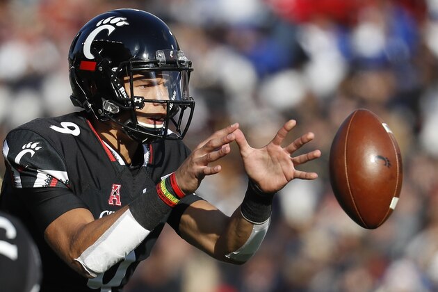 Cincinnati quarterback Desmond Ridder takes the snap in the first half of an NCAA college football game against Navy, Saturday, Nov. 3, 2018, in Cincinnati. (AP Photo/John Minchillo)