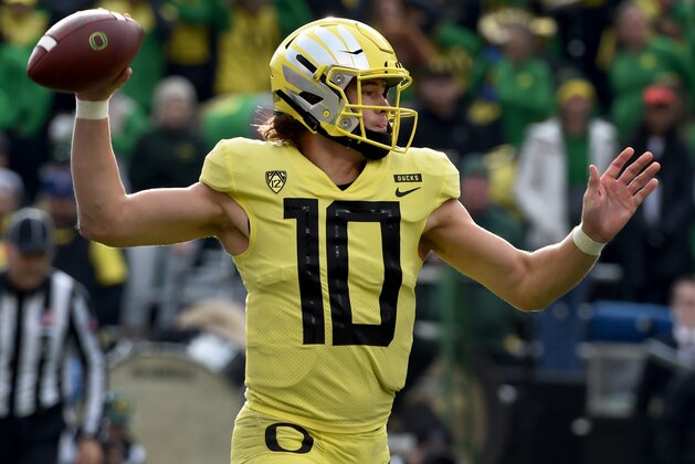 CORVALLIS, OREGON - NOVEMBER 23: Quarterback Justin Herbert #10 of the Oregon Ducks passes the ball during the first half of the game against the Oregon State Beavers at Reser Stadium on November 23, 2018 in Corvallis, Oregon. (Photo by Steve Dykes/Getty Images)