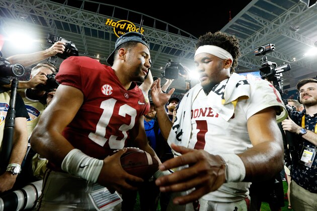 MIAMI, FL - DECEMBER 29: Kyler Murray #1 of the Oklahoma Sooners congratulates Tua Tagovailoa #13 of the Alabama Crimson Tide after the Alabama Crimson Tide defeat the Oklahoma Sooners 45-34 to win the College Football Playoff Semifinal at the Capital One Orange Bowl at Hard Rock Stadium on December 29, 2018 in Miami, Florida.  (Photo by Michael Reaves/Getty Images)