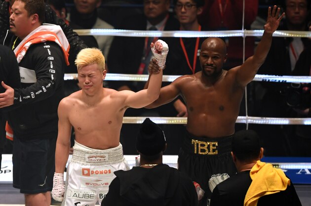 SAITAMA, JAPAN - DECEMBER 31: Floyd Mayweather of the United States (R) and Tenshin Nasukawa of Japan applaud each other after the RIZIN. 14 at Saitama Super Arena on December 31, 2018 in Saitama, Japan. (Photo by Etsuo Hara/Getty Images)
