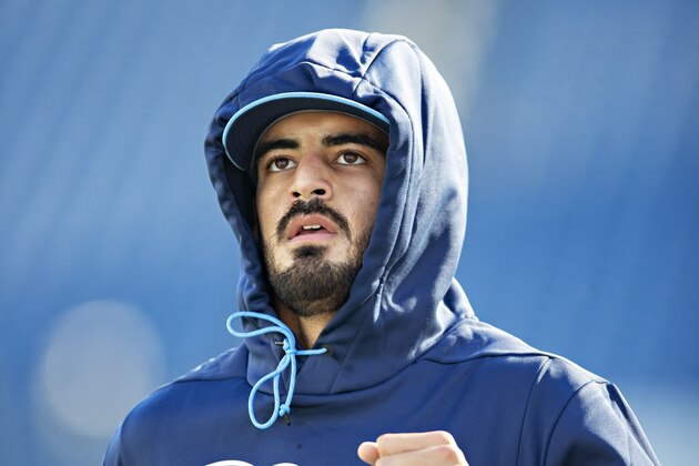 NASHVILLE, TN - DECEMBER 22:  Marcus Mariota #8 of the Tennessee Titans warms up before a game against the Washington Redskins at Nissan Stadium on December 22, 2018 in Nashville, Tennessee.  The Titans defeated the Redskins 25-16.   (Photo by Wesley Hitt/Getty Images)