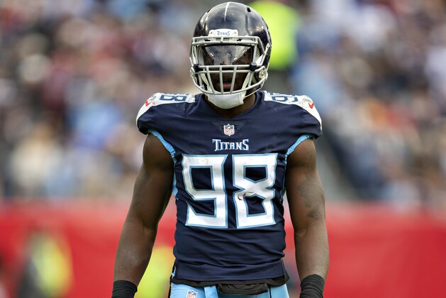 NASHVILLE, TN - NOVEMBER 11:  Brian Orakpo #98 of the Tennessee Titans at the line of scrimmage during a game against the New England Patriots at Nissan Stadium on November 11, 2018 in Nashville,Tennessee.  The Titans defeated the Patriots 34-10.  (Photo by Wesley Hitt/Getty Images)