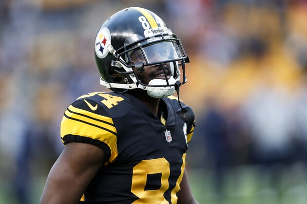 Pittsburgh Steelers wide receiver Antonio Brown (84) warms up before an NFL football game against the New England Patriots in Pittsburgh, Sunday, Dec. 16, 2018. (AP Photo/Keith Srakocic)