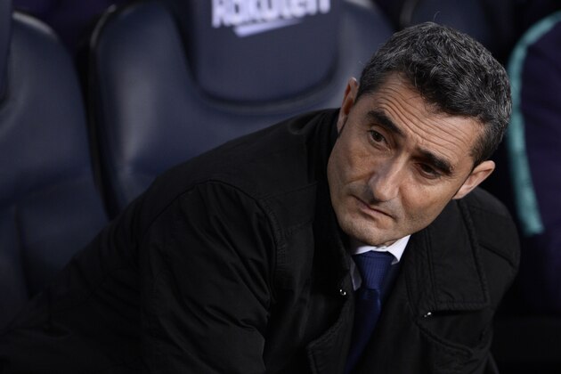 Barcelona's Spanish coach Ernesto Valverde waits for the start of the Spanish League football match between FC Barcelona and RC Celta de Vigo at the Camp Nou stadium in Barcelona on Decemeber 22, 2018. (Photo by Josep LAGO / AFP)        (Photo credit should read JOSEP LAGO/AFP/Getty Images)