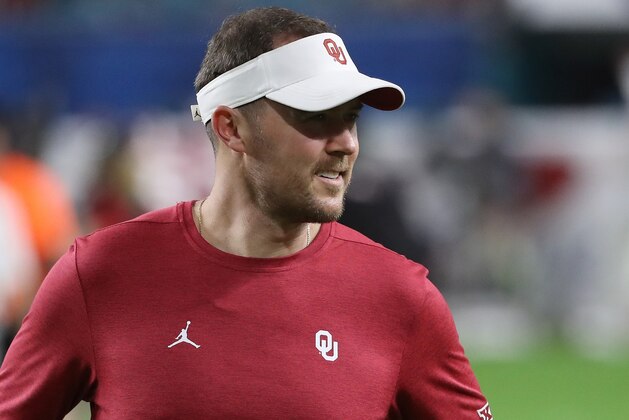 MIAMI, FL - DECEMBER 29:  Head coach Lincoln Riley of the Oklahoma Sooners looks on prior to their College Football Playoff Semifinal against the Alabama Crimson Tide at the Capital One Orange Bowl at Hard Rock Stadium on December 29, 2018 in Miami, Florida.  (Photo by Streeter Lecka/Getty Images)