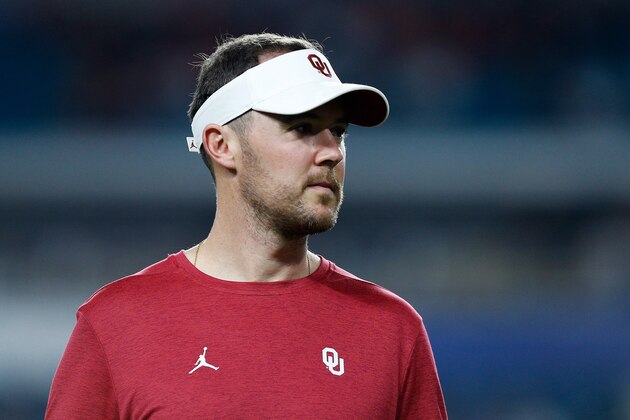 MIAMI, FL - DECEMBER 29:  Head coach Lincoln Riley of the Oklahoma Sooners looks on prior to their College Football Playoff Semifinal against the Alabama Crimson Tide at the Capital One Orange Bowl at Hard Rock Stadium on December 29, 2018 in Miami, Florida.  (Photo by Michael Reaves/Getty Images)