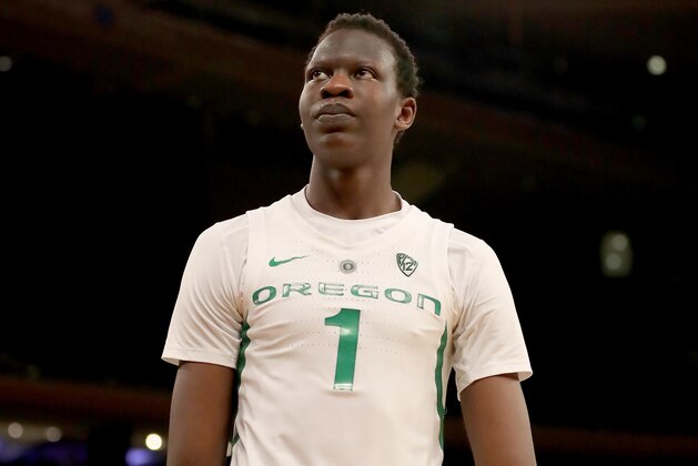 NEW YORK, NEW YORK - NOVEMBER 16: Bol Bol #1 of the Oregon Ducks reacts to a call in the second half against the Syracuse Orange during the 2K Empire Classic at Madison Square Garden on November 16, 2018 in New York City.The Oregon Ducks defeated the Syracuse Orange 80-65. (Photo by Elsa/Getty Images)