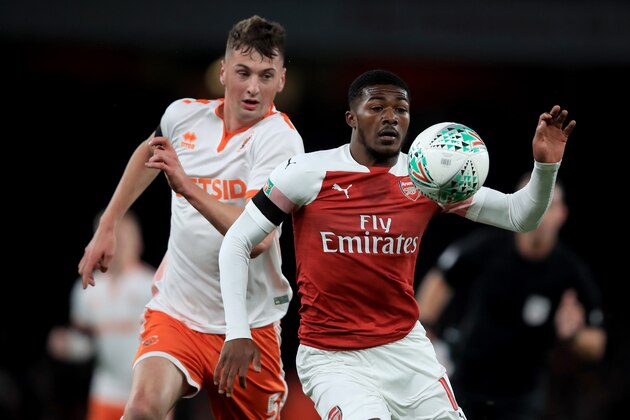 LONDON, ENGLAND - OCTOBER 31: Ainsley Maitland-Niles of Arsenal in action with Paudie O'Connor of Blackpool during the Carabao Cup Fourth Round match between Arsenal and Blackpool at Emirates Stadium on October 31, 2018 in London, England. (Photo by Marc Atkins/Getty Images)