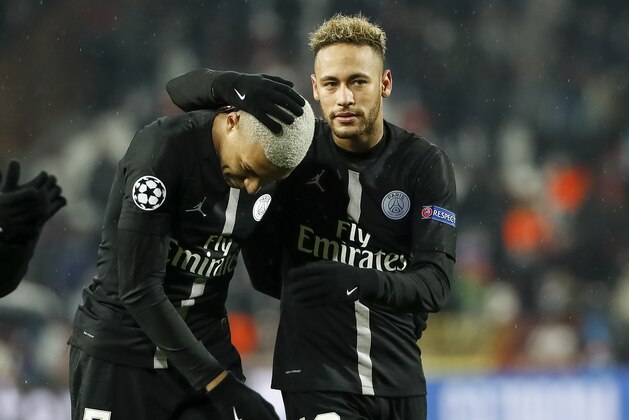 BELGRADE, SERBIA - DECEMBER 11: Kylian Mbappe (L) and Neymar (R) of Paris Saint-Germain celebrate after the UEFA Champions League Group C match between Red Star Belgrade and Paris Saint-Germain at Rajko Mitic Stadium on December 11, 2018 in Belgrade, Serbia. (Photo by Srdjan Stevanovic/Getty Images)