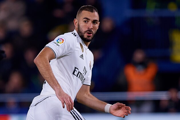 VILLAREAL, SPAIN - JANUARY 03: Karim Benzema of Real Madrid CF celebrates after scoring his side's first goal during the La Liga match between Villarreal CF and Real Madrid CF at Estadio de la Ceramica on January 3, 2019 in Villareal, Spain. (Photo by David Aliaga/MB Media/Getty Images)