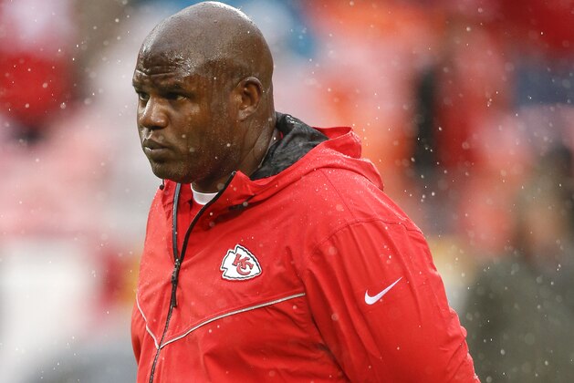 KANSAS CITY, MO - OCTOBER 07: Eric Bieniemy, offensive coordinator with the Kansas City Chiefs, watched pregame warmups before the game against the Jacksonville Jaguars at Arrowhead Stadium on October 7, 2018 in Kansas City, Missouri. (Photo by David Eulitt/Getty Images) ***Eric Bieniemy***