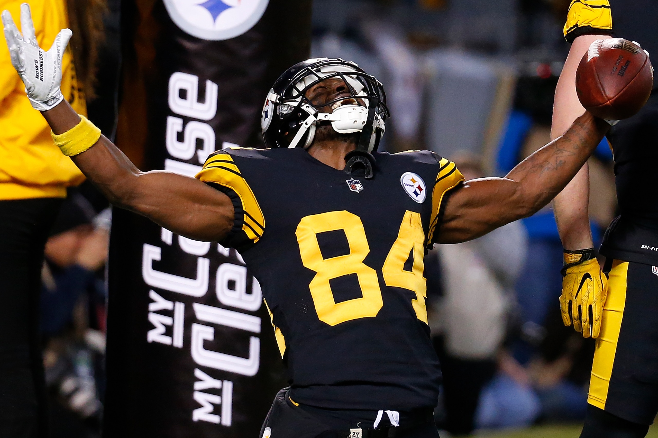 PITTSBURGH, PA - DECEMBER 16: Antonio Brown #84 of the Pittsburgh Steelers reacts after a 17 yard touchdown reception in the first quarter during the game against the New England Patriots at Heinz Field on December 16, 2018 in Pittsburgh, Pennsylvania. (Photo by Justin K. Aller/Getty Images) PITTSBURGH, PA - DECEMBER 16: Antonio Brown #84 of the Pittsburgh Steelers reacts after a 17 yard touchdown reception in the first quarter during the game against the New England Patriots at Heinz Field on December 16, 2018 in Pittsburgh, Pennsylvania. (Photo by Justin K. Aller/Getty Images)