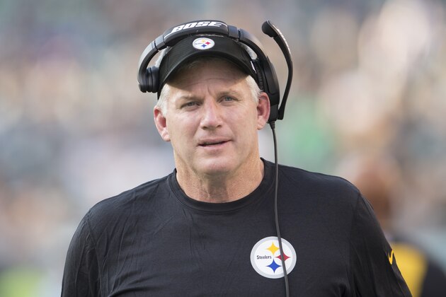 PHILADELPHIA, PA - AUGUST 09: Offensive line coach Mike Munchak of the Pittsburgh Steelers looks on prior to the preseason game against the Philadelphia Eagles at Lincoln Financial Field on August 9, 2018 in Philadelphia, Pennsylvania. (Photo by Mitchell Leff/Getty Images)