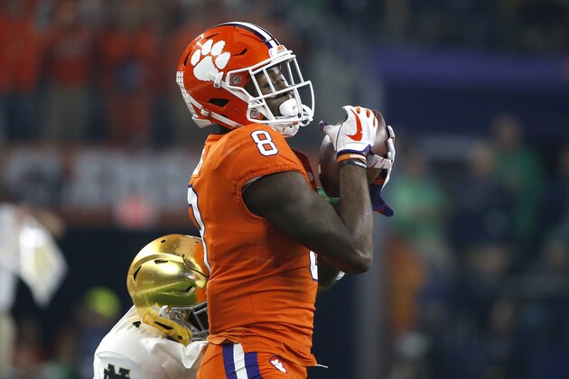 ARLINGTON, TEXAS - DECEMBER 29: Justyn Ross #8 of the Clemson Tigers catches a touchdown pass in the second quarter against the Notre Dame Fighting Irish during the College Football Playoff Semifinal Goodyear Cotton Bowl Classic at AT&T Stadium on December 29, 2018 in Arlington, Texas. (Photo by Ron Jenkins/Getty Images)