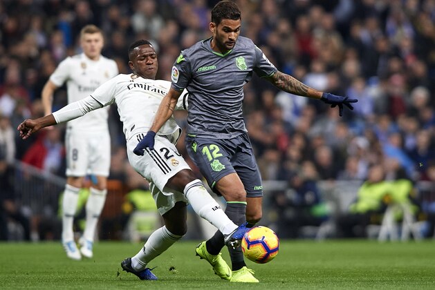MADRID, SPAIN - JANUARY 06: Vinicius Junior of Real Madrid competes for the ball with Willian Jose of Real Sociedad during the La Liga match between Real Madrid CF and Real Sociedad at Estadio Santiago Bernabeu on January 06, 2019 in Madrid, Spain. (Photo by Quality Sport Images/Getty Images)