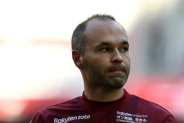 KOBE, JAPAN - NOVEMBER 10: (CHINA OUT, SOUTH KOREA OUT) Andres Iniesta  of Vissel Kobe looks on prior to the J.League J1 match between Vissel Kobe and Sagan Tosu at Noevir Stadium Kobe on November 10, 2018 in Kobe, Hyogo, Japan. (Photo by Etsuo Hara/Getty Images)