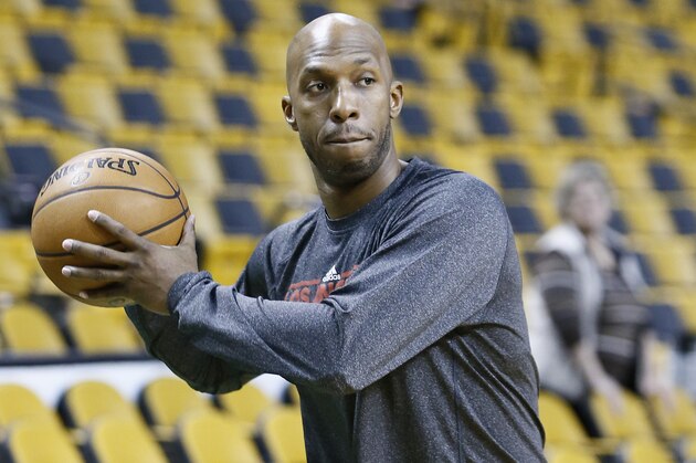 BOSTON, MA - FEBRUARY 3: Los Angeles Clippers point guard Chauncey Billups (1) warms up prior the Boston Celtics 106-104 victory over the Los Angeles Clippers at TD Garden on February 3, 2013 in Boston, Massachusetts. NOTE TO USER: User expressly acknowledges and agrees that, by downloading and or using this photograph, User is consenting to the terms and conditions of the Getty Images License Agreement. (Photo by Chris Elise/Getty Images)