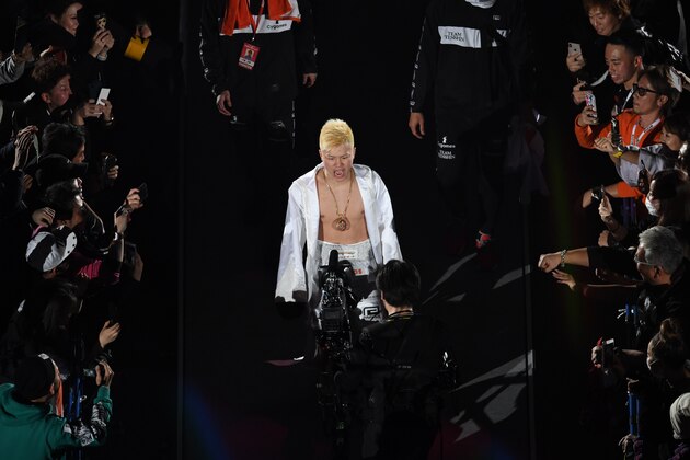 SAITAMA, JAPAN - DECEMBER 31: Tenshin Nasukawa of Japan enter the ring prior to the boun against Floyd Mayweather during the RIZIN. 14 at Saitama Super Arena on December 31, 2018 in Saitama, Japan. (Photo by Masashi Hara/Getty Images)