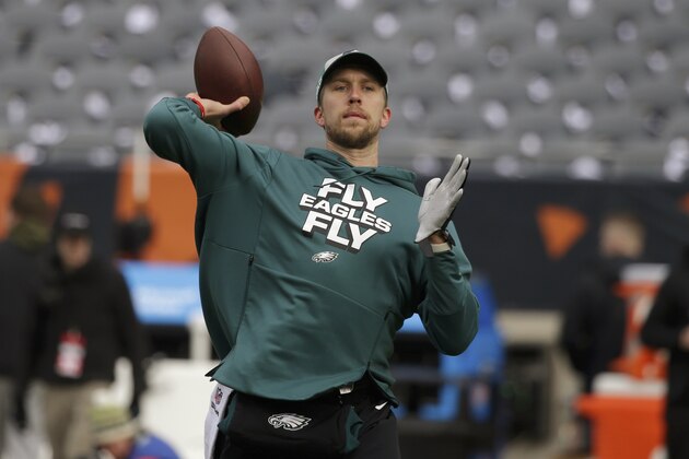 Philadelphia Eagles quarterback Nick Foles warms up before an NFL wild-card playoff football game against the Chicago Bears Sunday, Jan. 6, 2019, in Chicago. (AP Photo/David Banks)